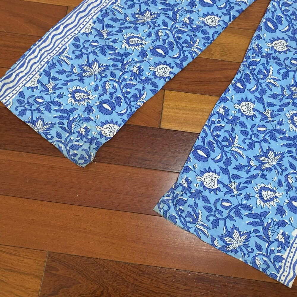 Hester & Orchard Blue Floral Pants Size Medium - Picture 3 of 7